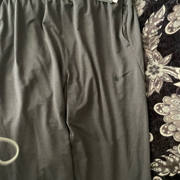 Brand new sweatpants got for a gift - Picture 3 of 4